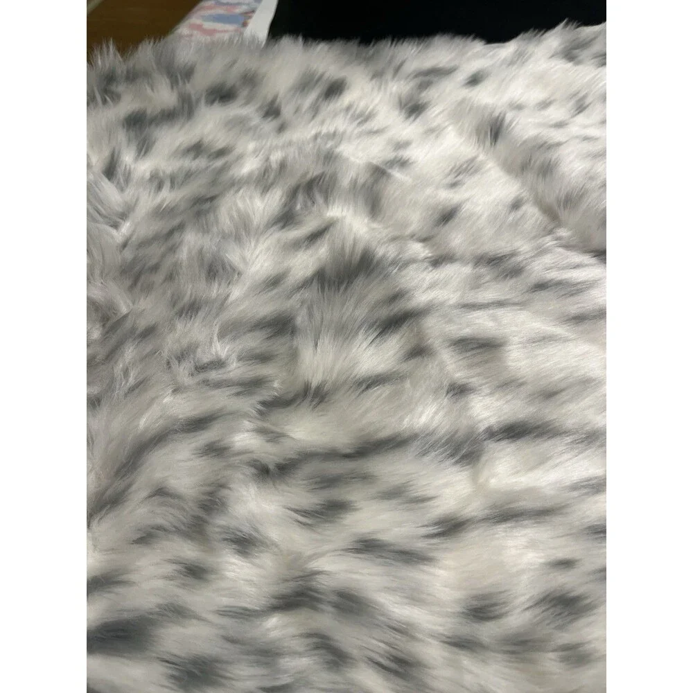 Pottery Barn White Gray Snow Leopard Faux Fur Pillow Cover 18x18”